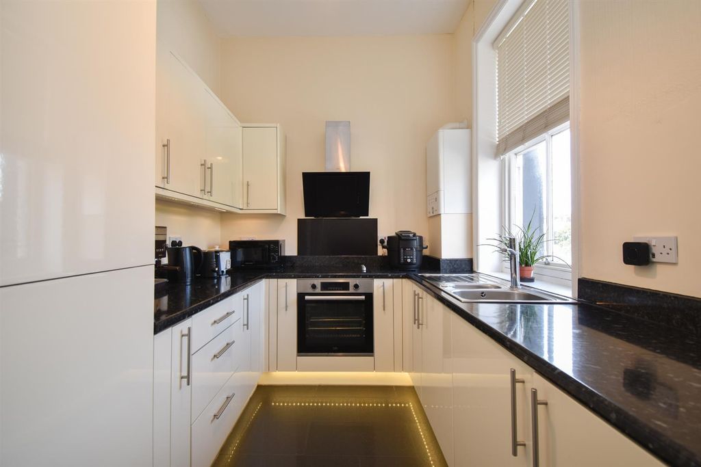 Property photo 2 of 11 Kitchen