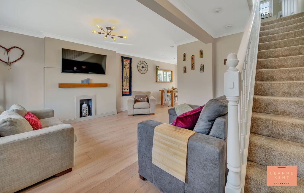 Property photo 2 of 32