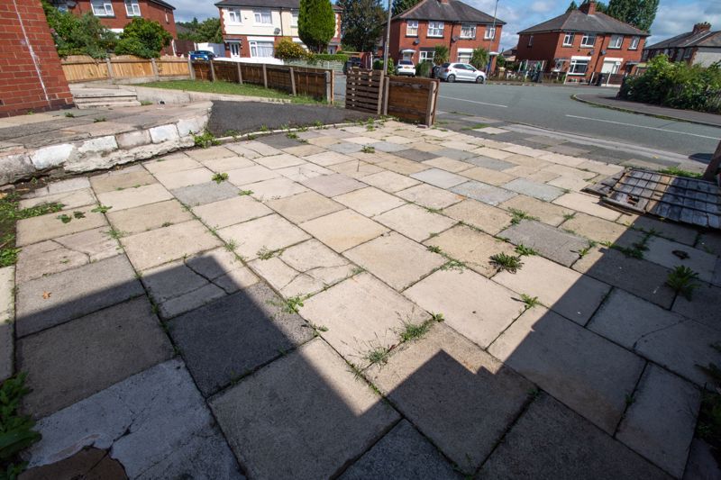 Property photo 2 of 15 Front Garden/Driveway