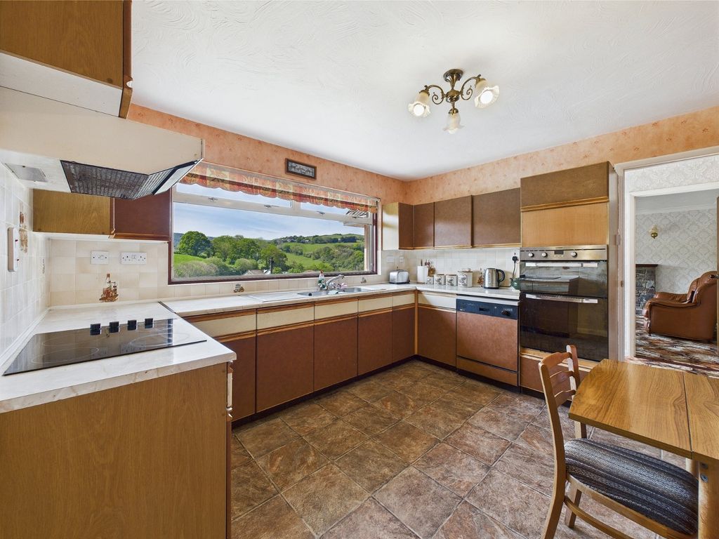 Property photo 3 of 16 Picture No. 11