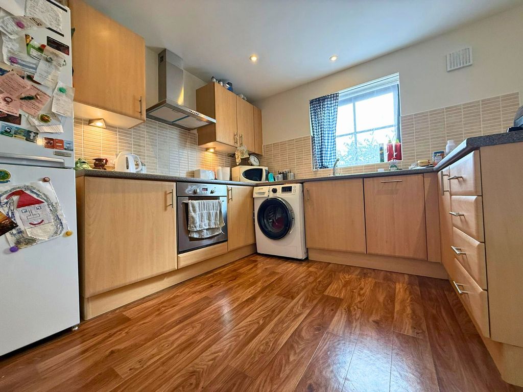 Property photo 3 of 6