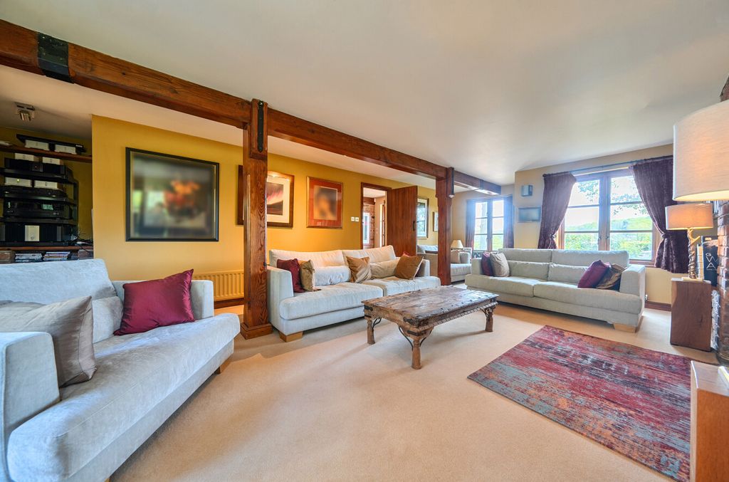 Property photo 3 of 38 1450552-13-69F0Ed...