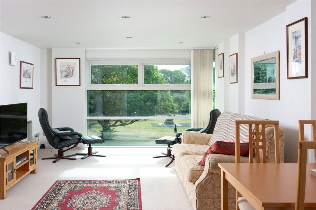 Property photo 2 of 9 Sitting/Dining Room