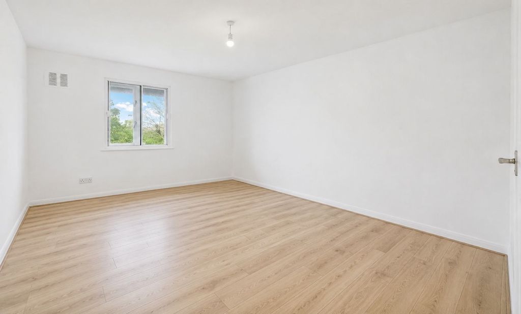 Property photo 2 of 7 Gallery