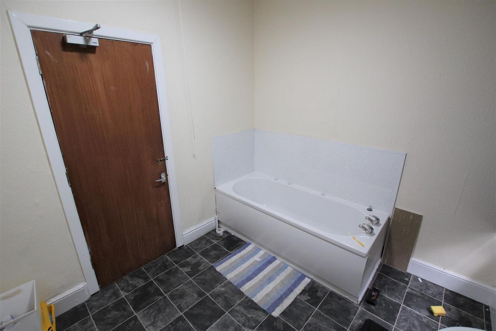 Property photo 2 of 6 Bath (1).Jpg