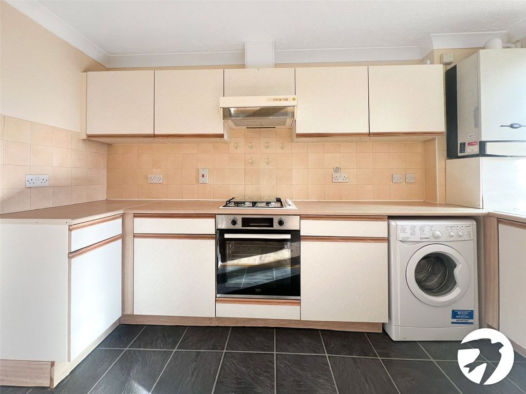 Property photo 3 of 9 Kitchen