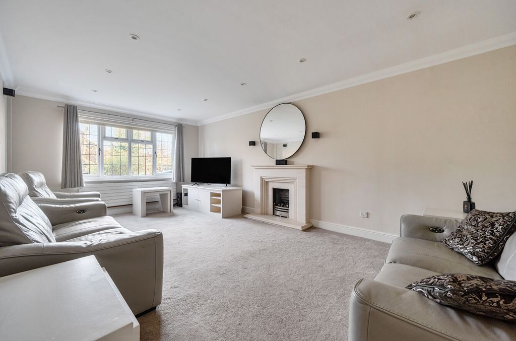 Property photo 2 of 24 1403383-30-6979F4...