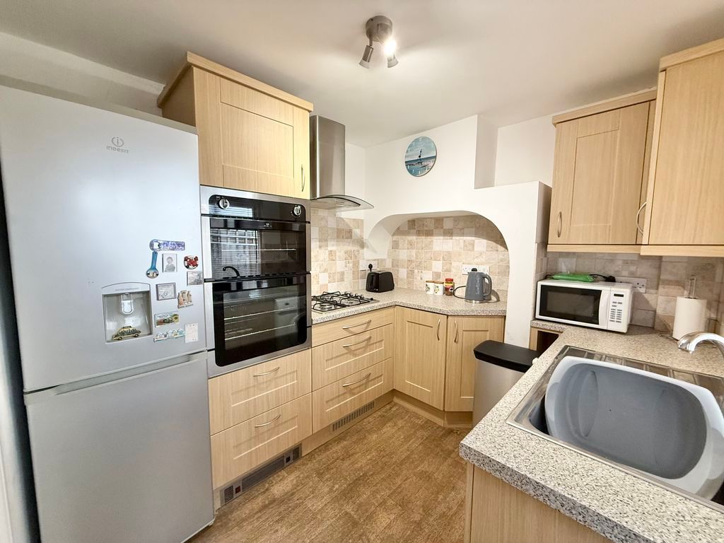 Property photo 3 of 16 Kitchen