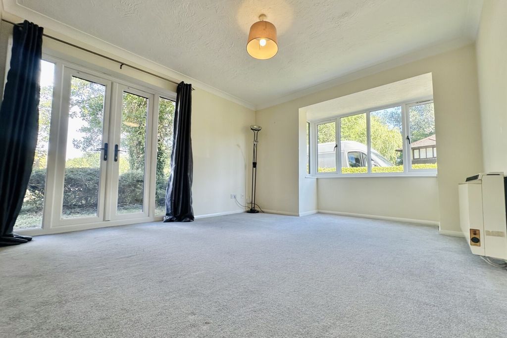 Property photo 2 of 8 Picture No. 14