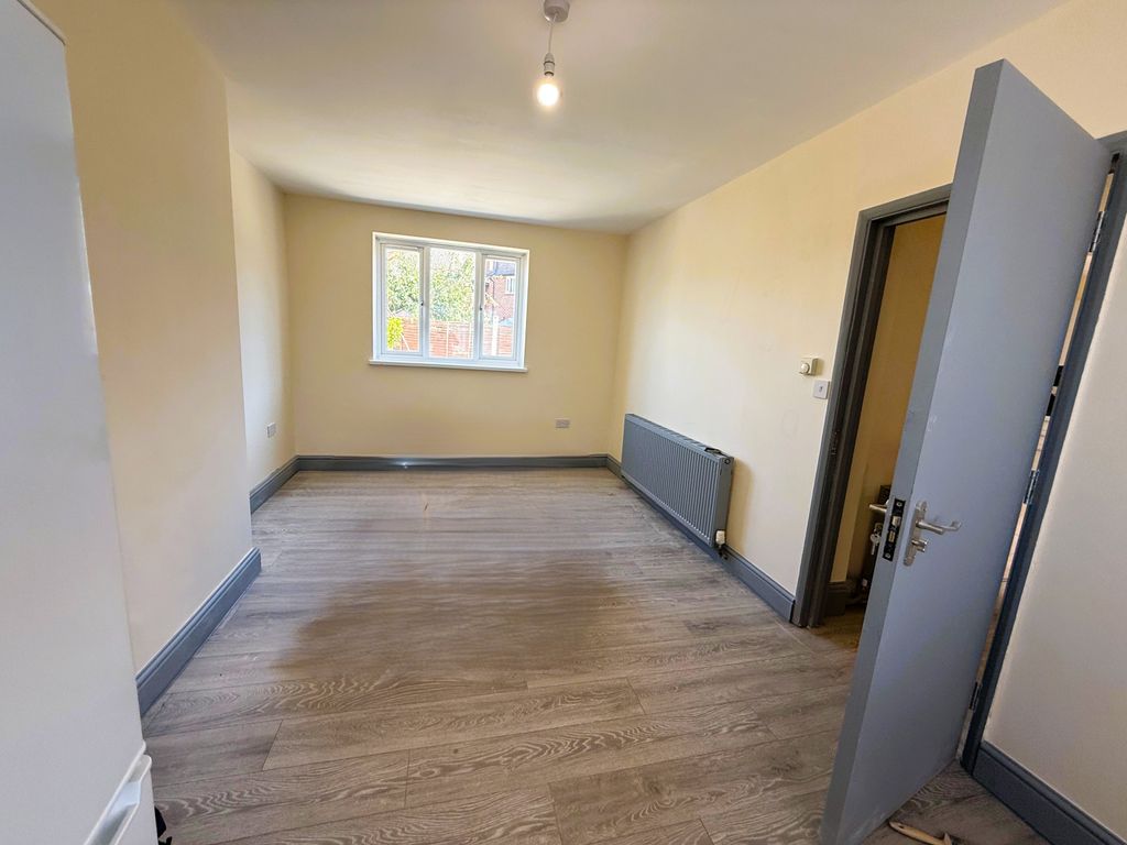 Property photo 3 of 11 9