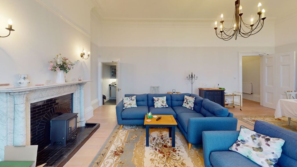 Property photo 2 of 21