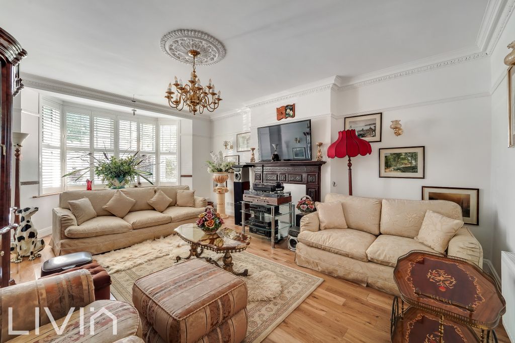 Property photo 2 of 18 16