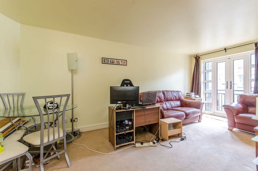 Property photo 1 of 9