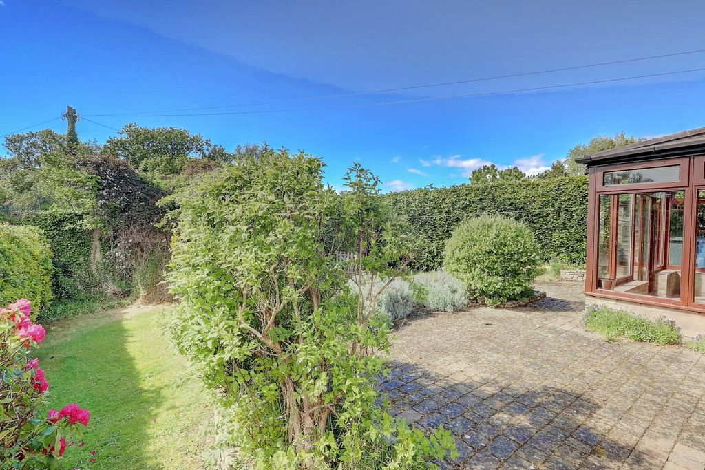 Property photo 2 of 18 Picture No. 28