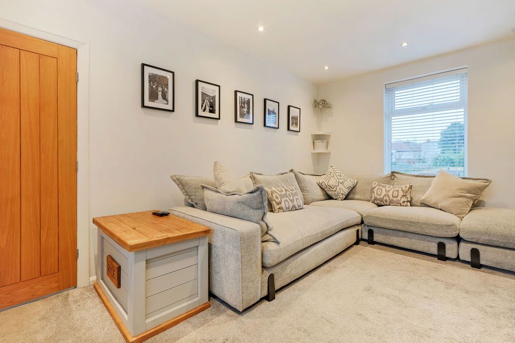 Property photo 2 of 33