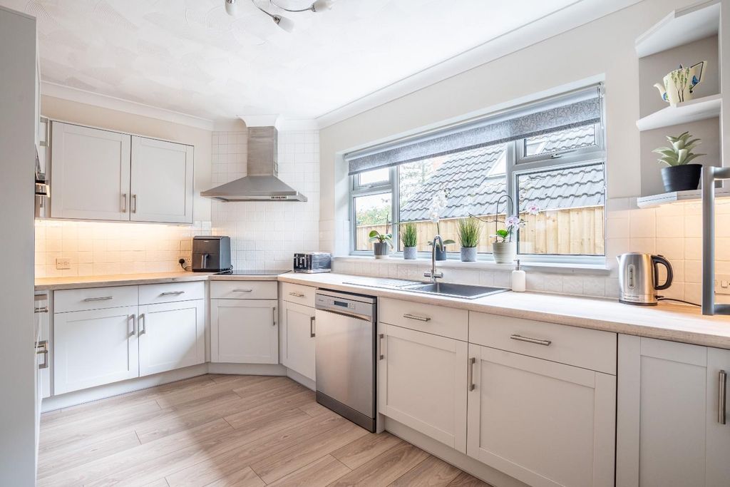 Property photo 3 of 29 Kitchen