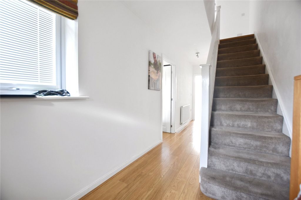 Property photo 2 of 12 Entrance Hall