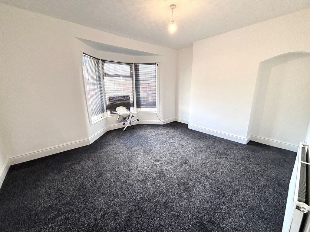 Property photo 1 of 5 Living Room