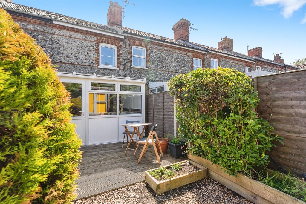 Property photo 1 of 17