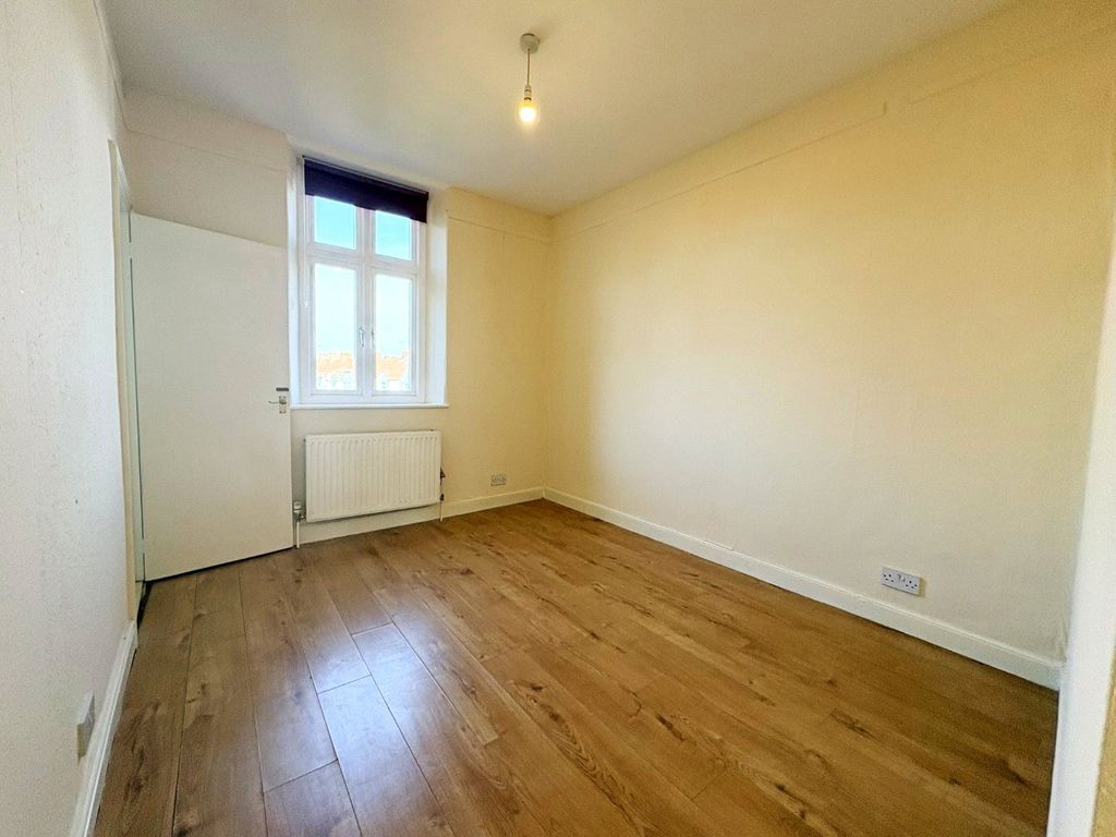 Property photo 3 of 7 Picture No. 14