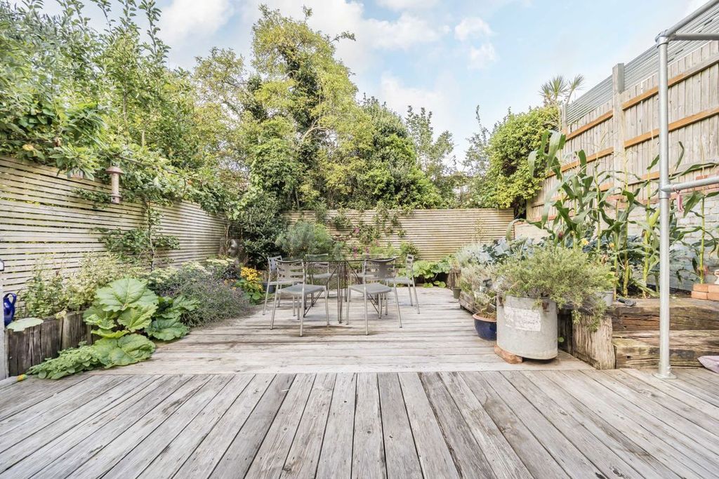 Property photo 3 of 18