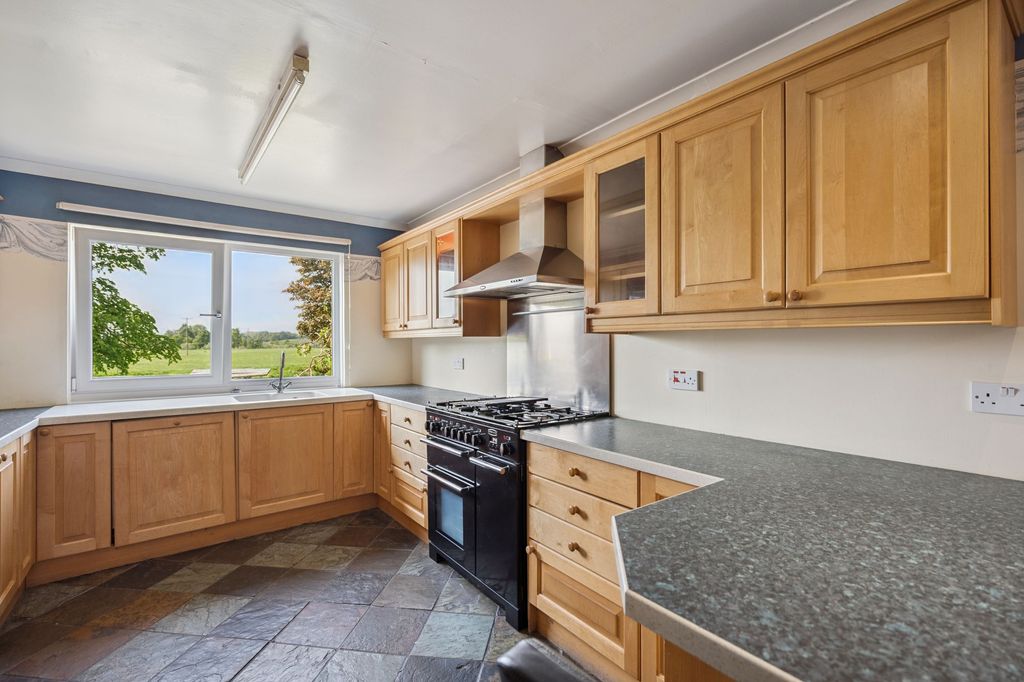 Property photo 3 of 23 Kitchen