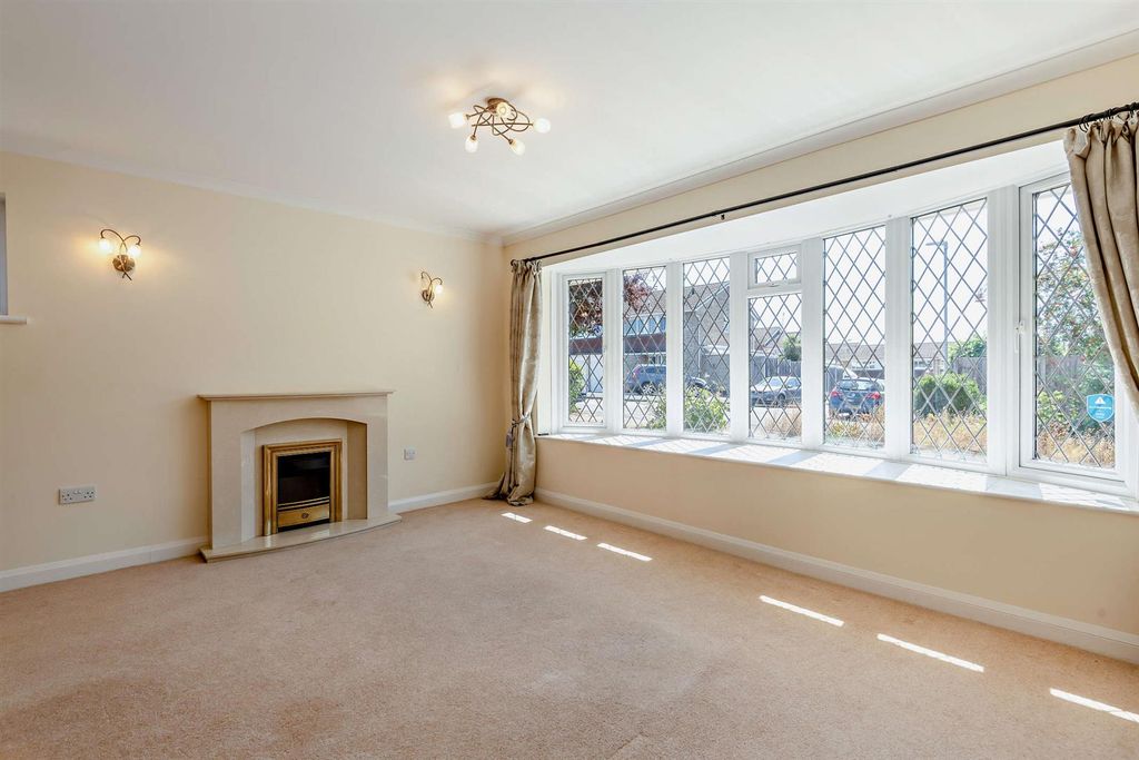 Property photo 3 of 17 Sitting Room