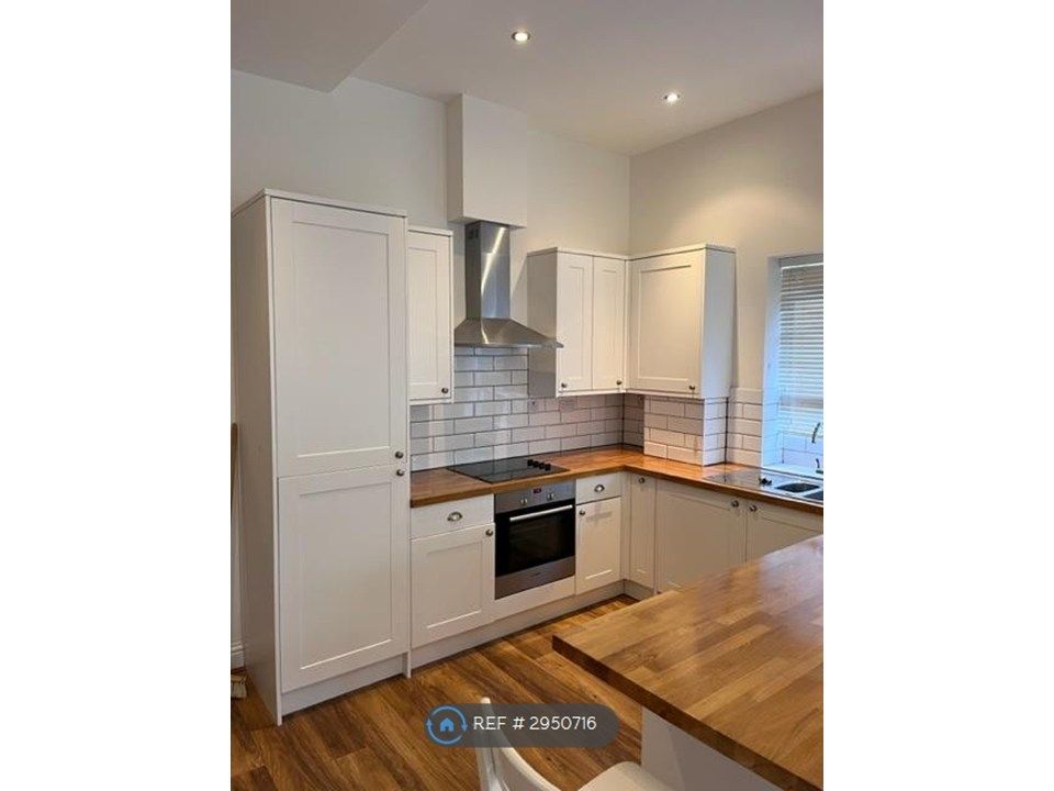 Property photo 3 of 15 Kitchen