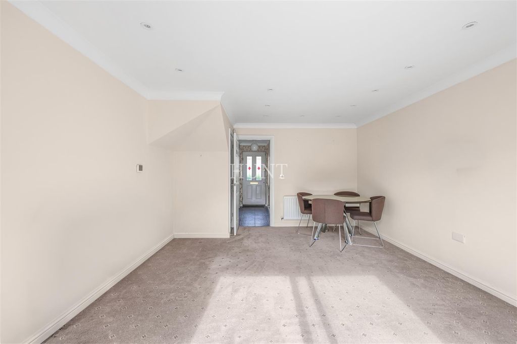 Property photo 2 of 25