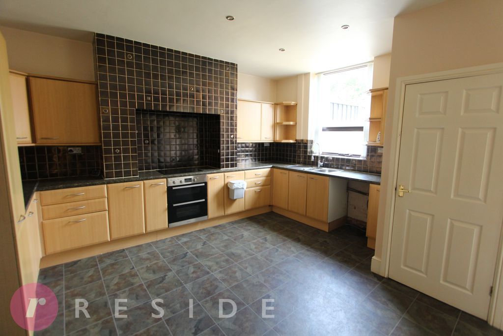 Property photo 3 of 17 Dining Kitchen