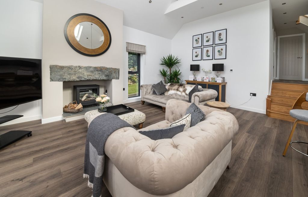 Property photo 3 of 38