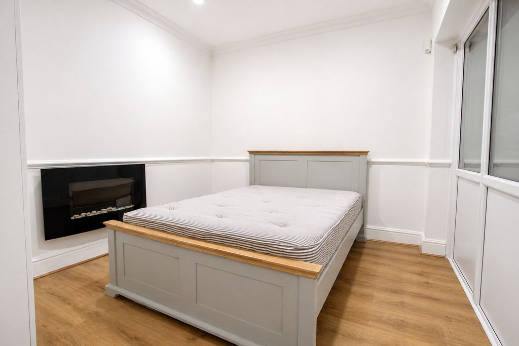 Property photo 3 of 7 Photo 10