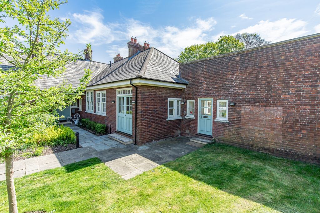 Property photo 1 of 9 128785