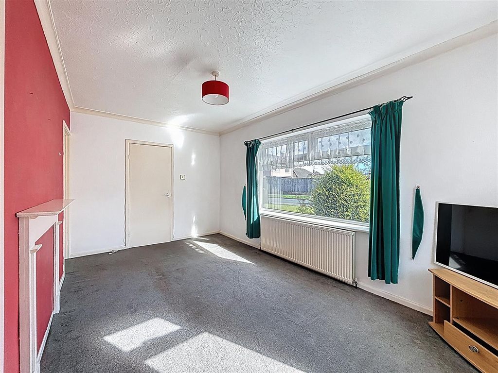 Property photo 3 of 16 Lounge