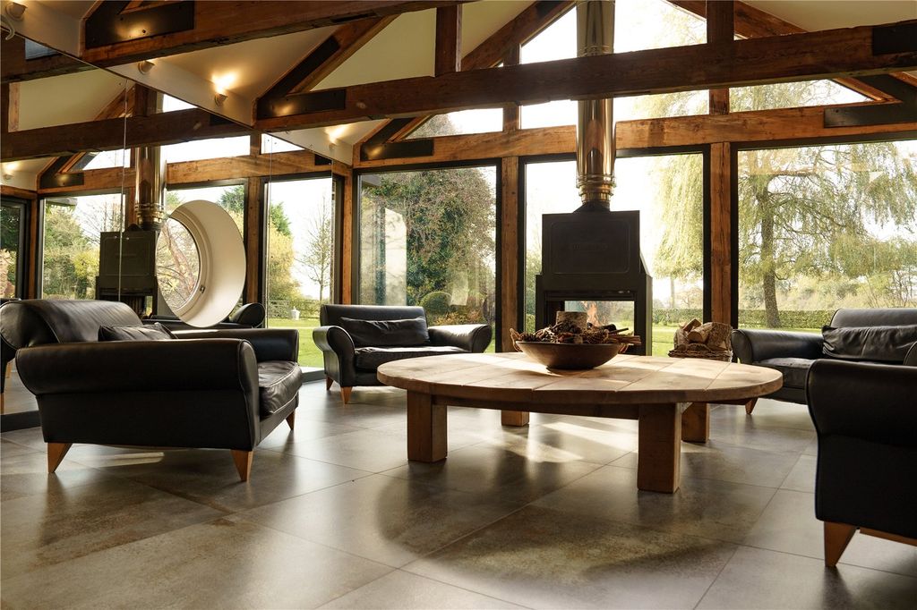 Property photo 2 of 27 Garden Room