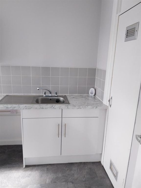 Property photo 3 of 7 Chiswick- Kitchen (2).Jpg