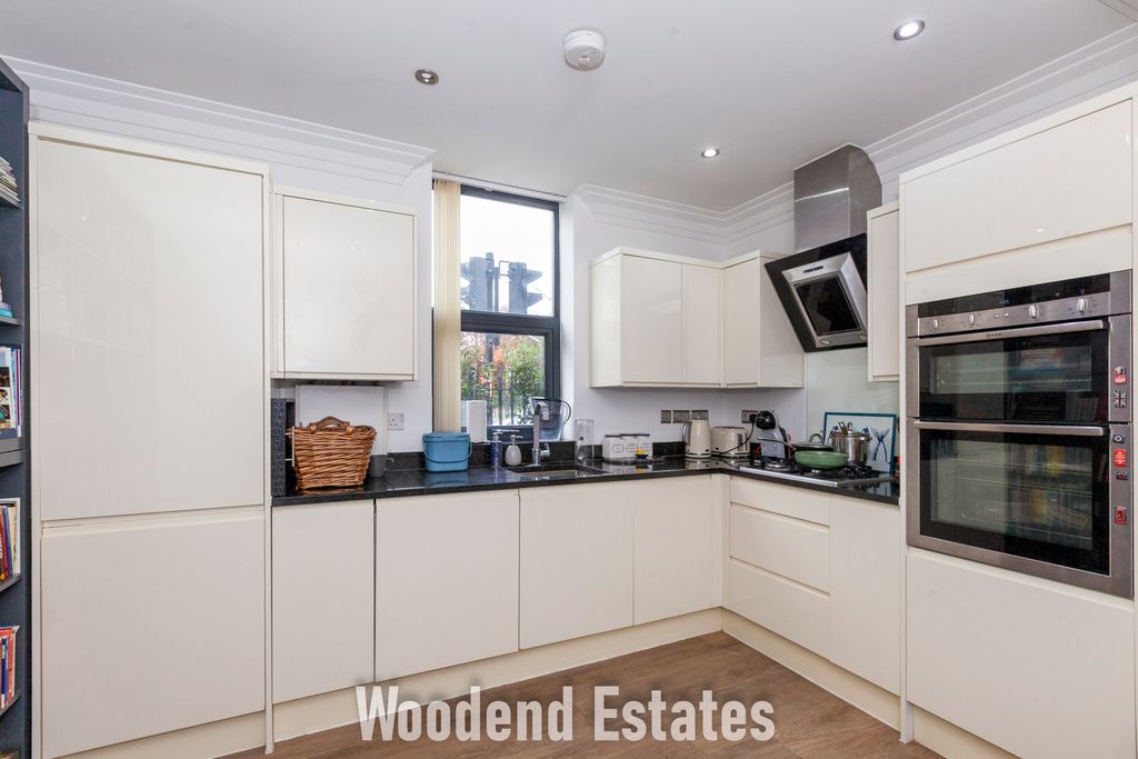 Property photo 2 of 20