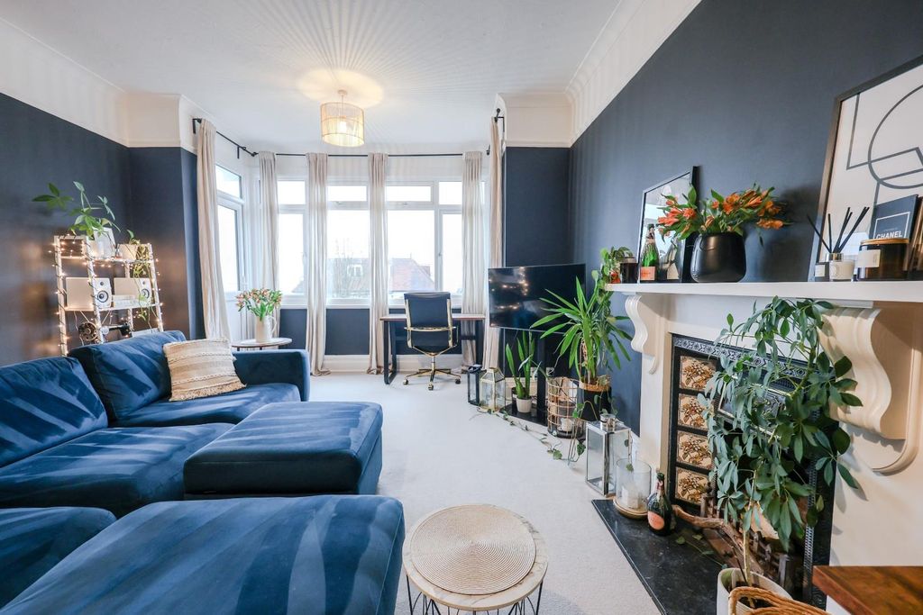 Property photo 2 of 25