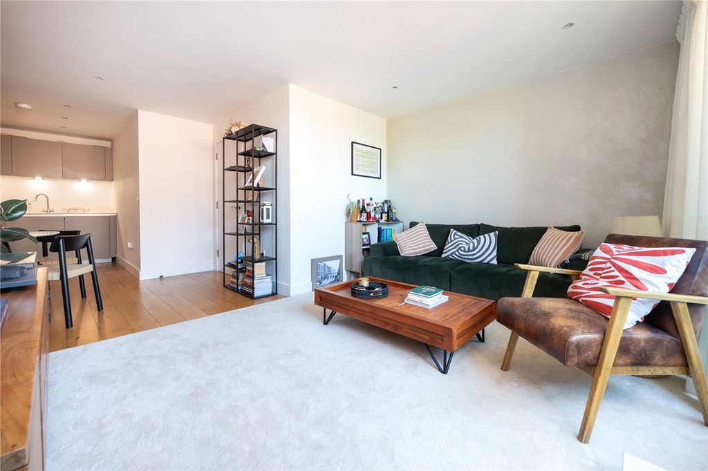 Property photo 2 of 18 Picture No. 15