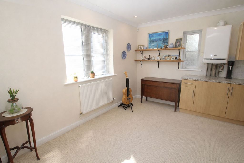 Property photo 3 of 11 Dining Area