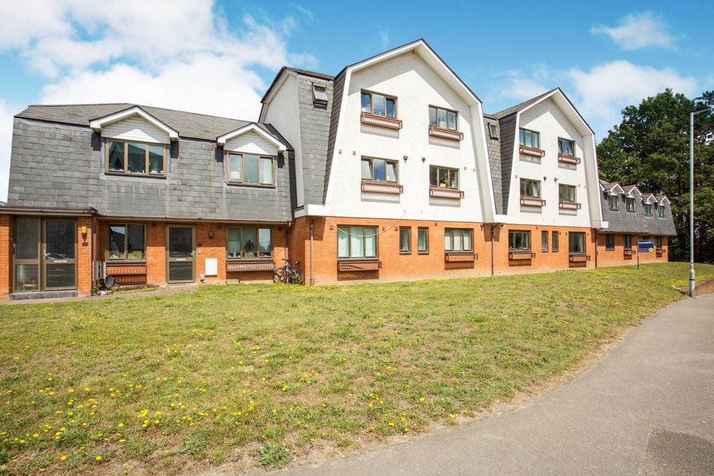 Property photo 1 of 8 51d4867F-d2Ca-4883-9