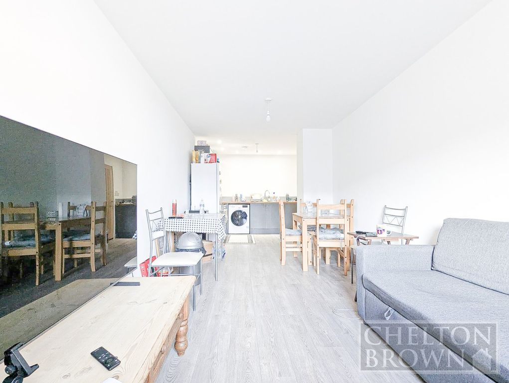 Property photo 3 of 19 Living Room/Kitchen