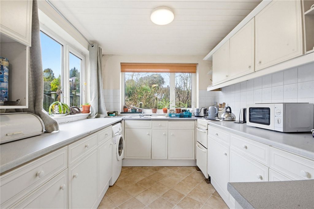 Property photo 3 of 19 Breakfast Kitchen