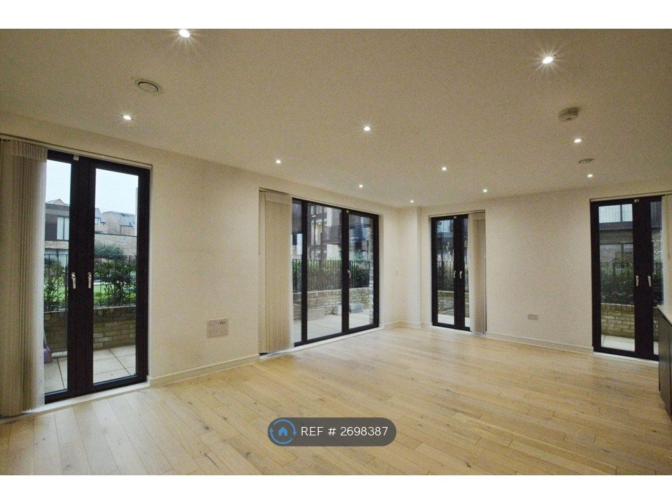 Property photo 2 of 17 Living Room