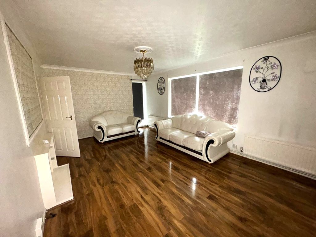 Property photo 2 of 8 Photo 3