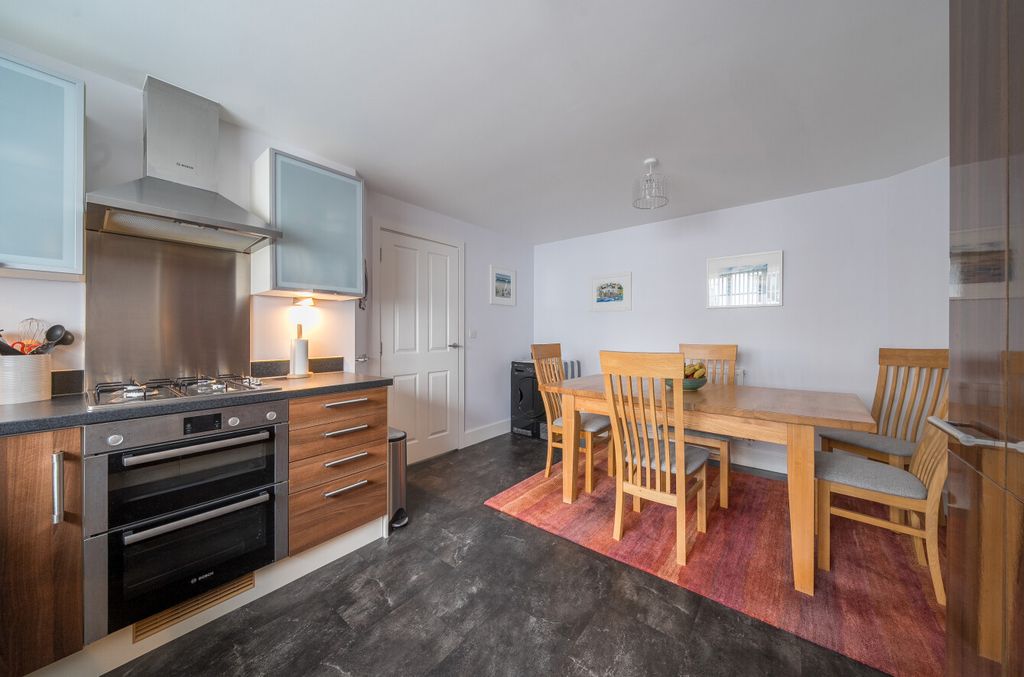 Property photo 3 of 19 1402435-17-697753...