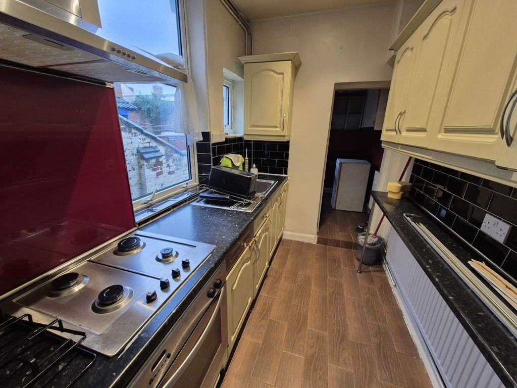 Property photo 3 of 8 Bathroom