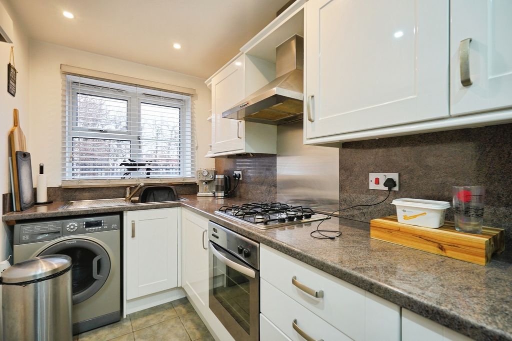 Property photo 3 of 16 Kitchen