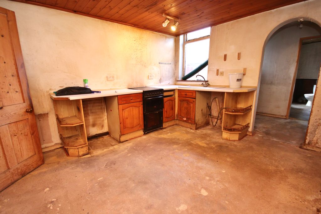 Property photo 2 of 5