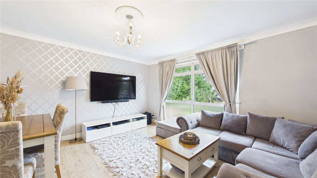 Property photo 3 of 17 Picture 3